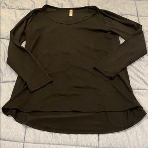 Lularoe Black Lynnae Shirt